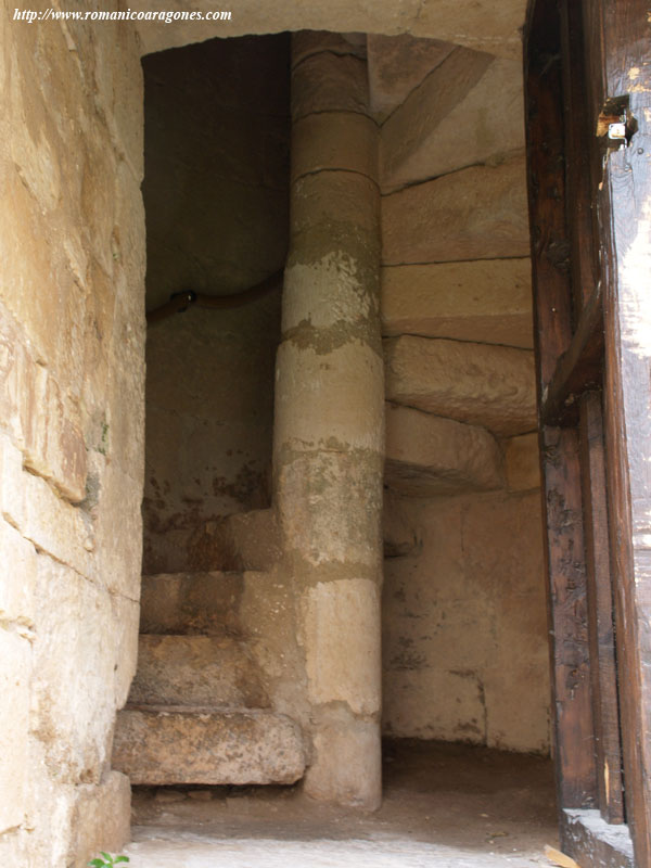 ESCALERA DE CARACOL DE ACCESO A LA TORRE